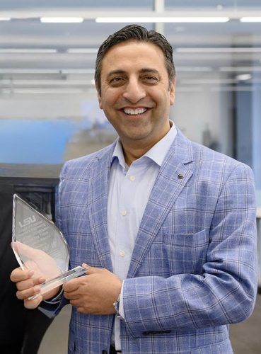 LSU Division of Computer Science and Engineering Honors Alumnus Mohit Mo Vij with 2024 Hall of Distinction Eye of the Tiger Innovator Award