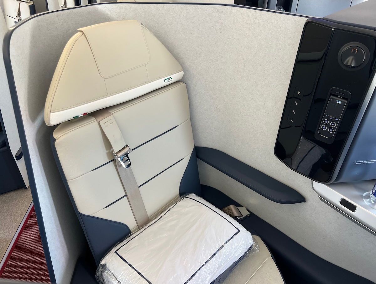 Headline: ITA Airways' A321neo Business Class: A Luxury Experience Surpasses Expectations on Short-Haul Flight