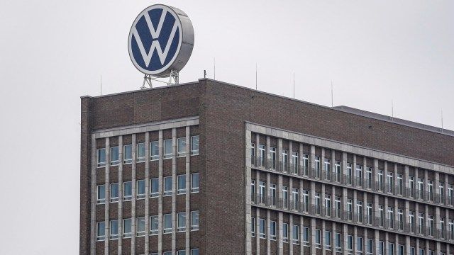 Volkswagen Head Leaves Board After Job Cuts at Northern Europe Battery Maker