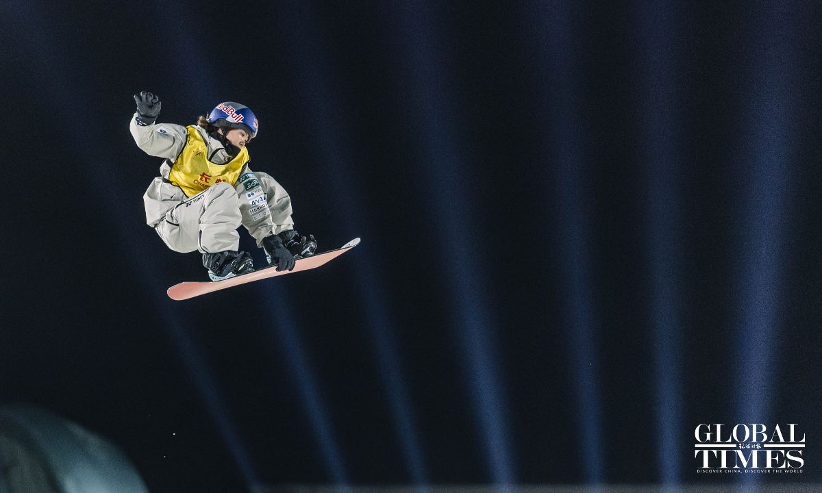 Chinese Winter Sports Athletes Fall Short in International Competitions