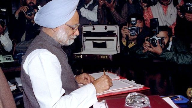 DR MANMOHAN SINGH, 92, ANOTHER TALENTED ECONOMIST AND LEADER LAYS DOWN HIS ARMS