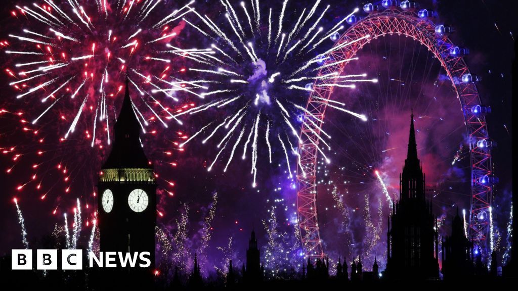 UK Starts 2025 with Blazing Fireworks Spectacle Amid Global Celebrations