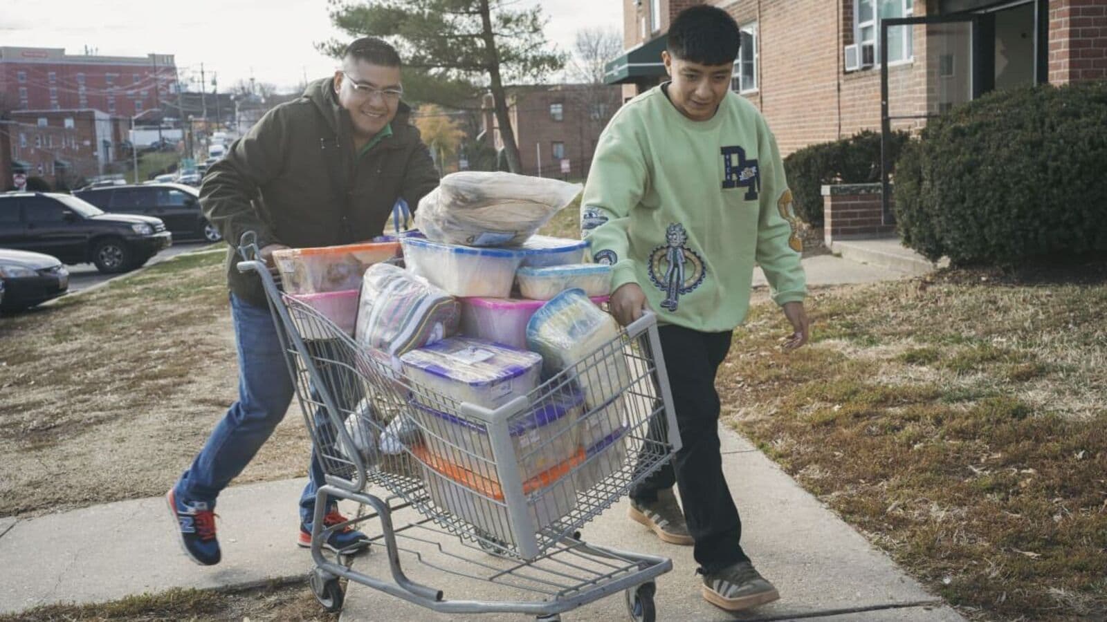 US Towns Throng with Guatemalan Food Delivered by 'Encomienda' Couriers