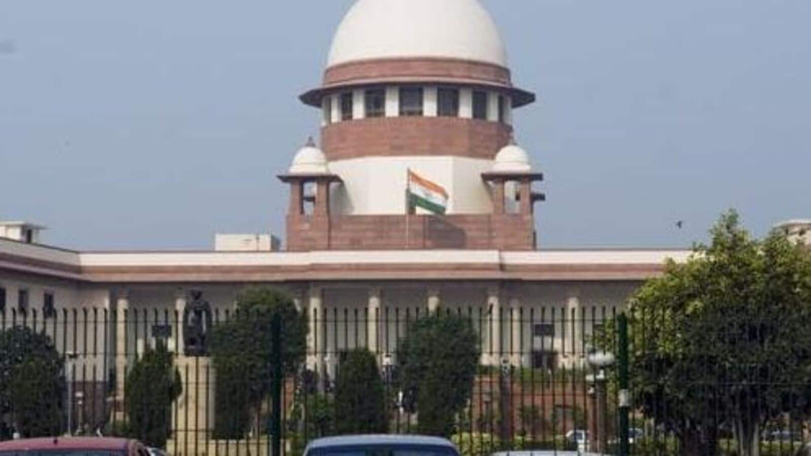 SC Slams Lawyer for 'Baseless' Claims Against Judges at Azad Maidan Protest