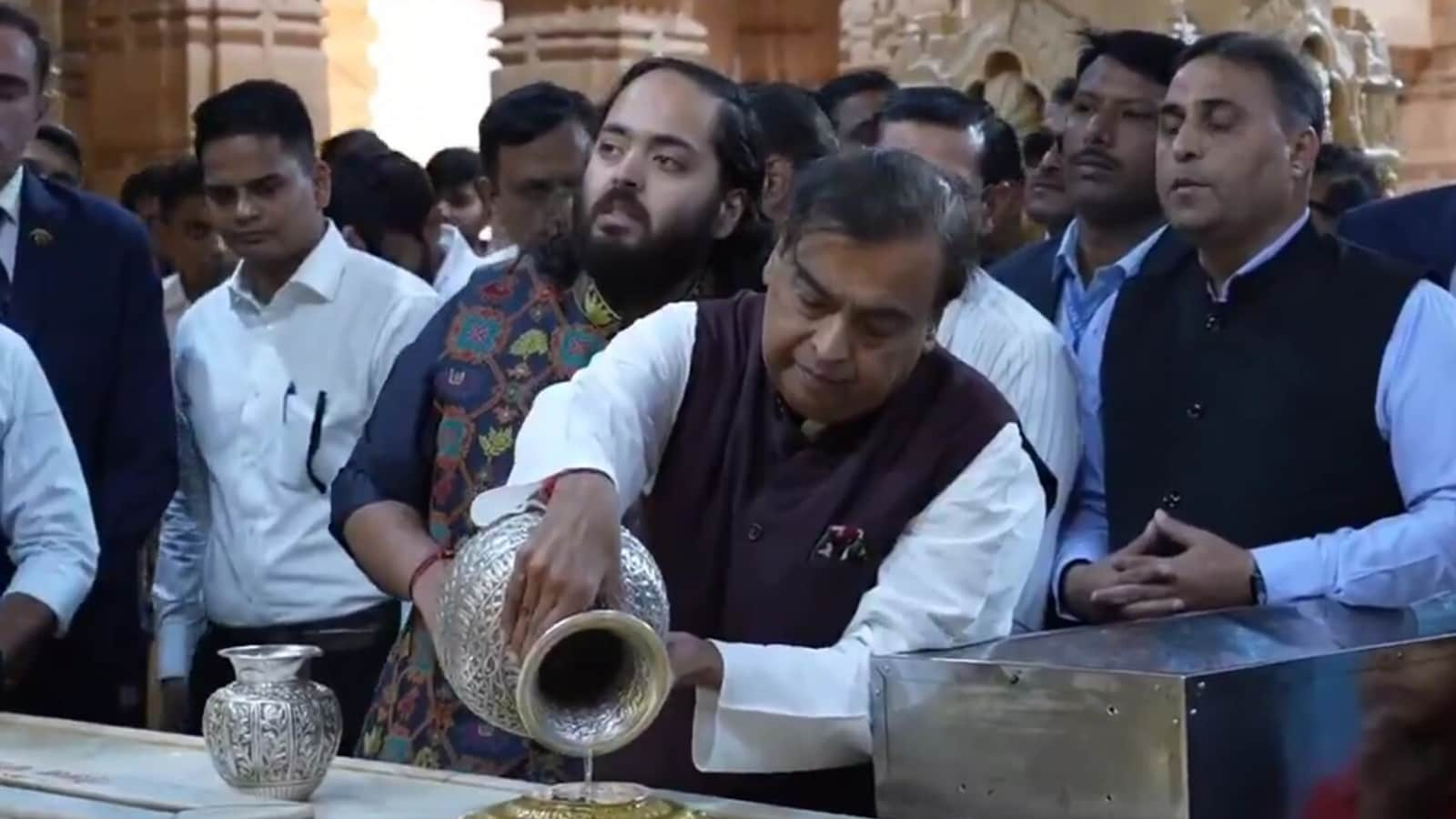 Mukesh Ambani, Anant Ambani Offer Prayers at Somnath Mahadev Temple in Gujarat; Here's What You Need to Know