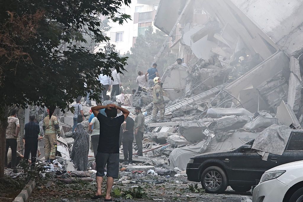 Deadly Conflict Between Israel and Iran Escalates Amid Global Concern