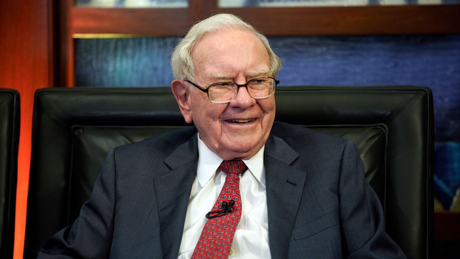 Warren Buffett's Cash Cage: Is It a Smart Move or a Selfish Act?
