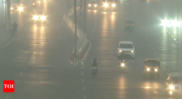 Delhi's Air Quality Remains Hazardous with Smog and Fog Expected to Persist
