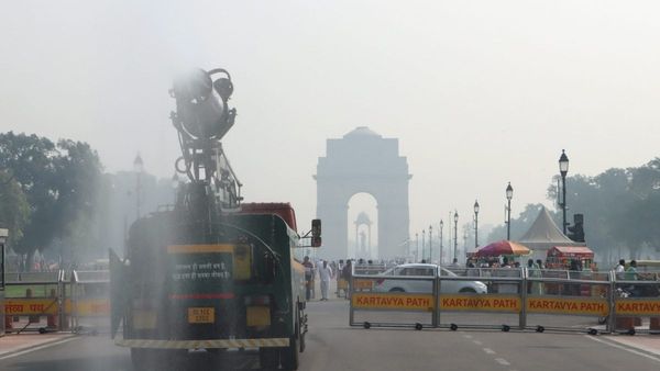 Pollution in Delhi NCR Worsens Amidst Post-Diwali Surge: Experts Weigh In on Strategies for Safeguarding Health