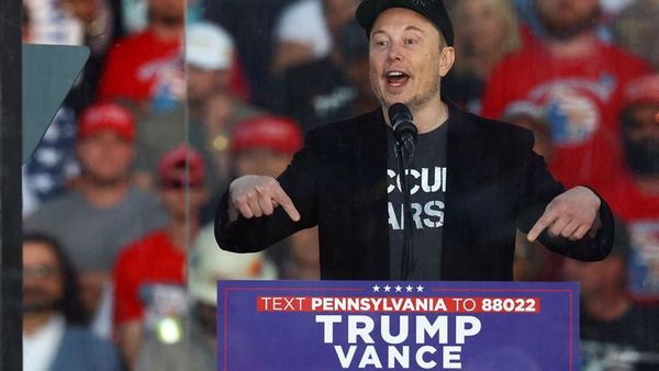 US PRESIDENTIAL TEAM TAKES SHAPE AS TRUMP CHOICES ALLIES