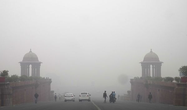 TOXIC SMOG CHOKING DELHI: SUPREME COURT RADES GOVERNMENT FOR DELAY IN IMPLEMENTING STRICTER MEASURES TO CURB POLLUTION