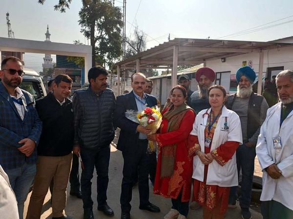 Dr. Rakesh Magotra Visits Poonch District Hospital, Expresses Concern Over Infrastructure and Service Delays