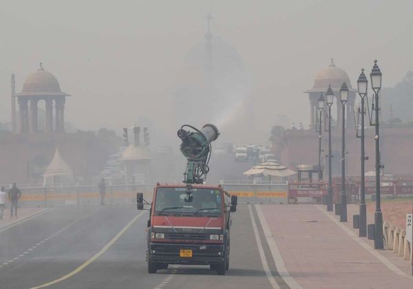 Delhi's Toxic Smog Returns, Air Quality Remains 'Very Poor'