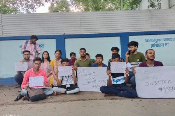 GKCIET Students Resort to Protests Over Non-Delivery of Admit Cards Ahead of BTech Semester Exams