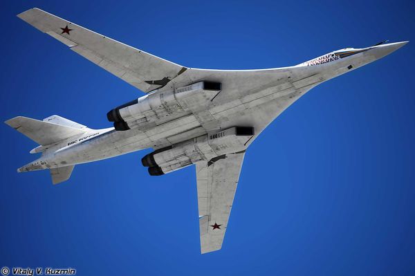 Russia Deploys Tu-160 Strategic Bombers for First Time, Conducting Missile Strikes on Ukrainian Territory