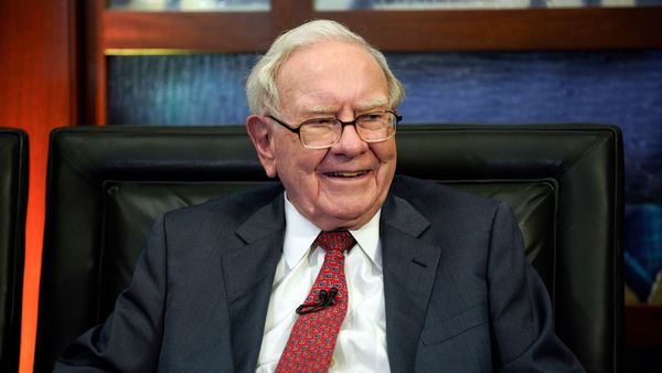 Warren Buffett's Cash Cage: Is It a Smart Move or a Selfish Act?