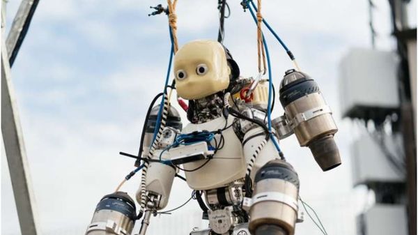 AI-Controlled Humanoid Robot Achieves Stable Jet-Powered Flight with Real-Time Aerodynamics